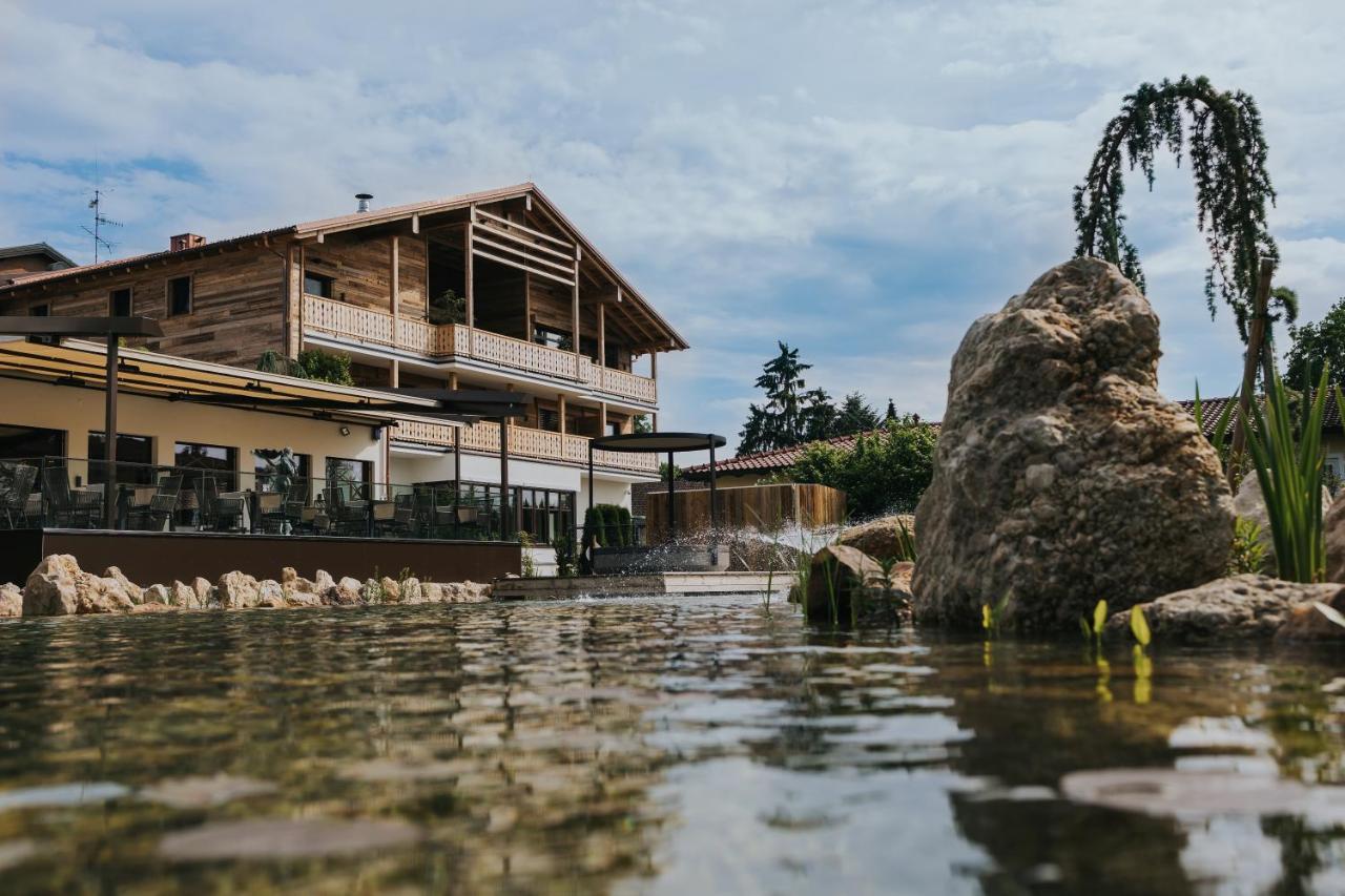 Ortner'S Resort Bad Füssing Exterior foto The restaurant